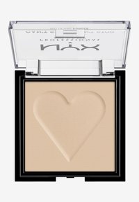 Enlumineur en poudre beige dans un compact carré. Présente un motif en relief en forme de cœur. Couvercle transparent avec base noire et logo de la marque sur le dessus.
