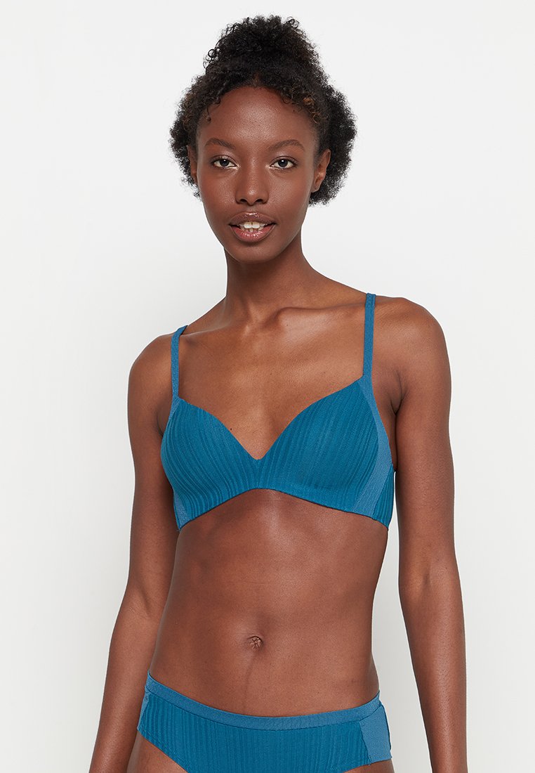 Triumph Triangel BH petrol