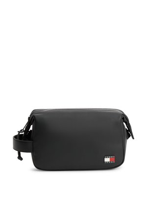 Fekete, téglalap alakú pipere táska oldalán pánttal és felül cipzárral, elöl alul jobb oldalon egy kis Tommy Jeans logóval.