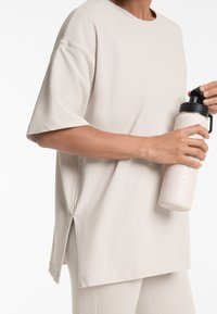OYSHO SHORT SLEEVE - T-shirt basique - stone