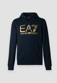 Marineblå hettegenser med stort gullfarget EA7-logo; har kengurulomme, snøring i hetten, og ribbede mansjetter for en tettsittende design.