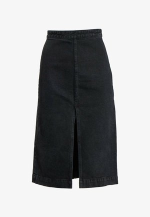 Jupe en denim noire longueur genou avec une fente centrale à l'avant et une taille ajustée.