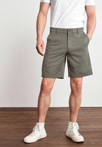 Next RELAXED FIT STRETCH CHINO - Kratke hlače - charcoal grey