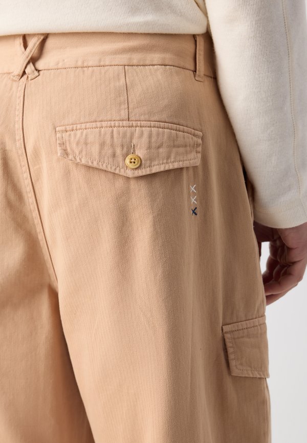 DAZE - Cargo trousers - soft camel2