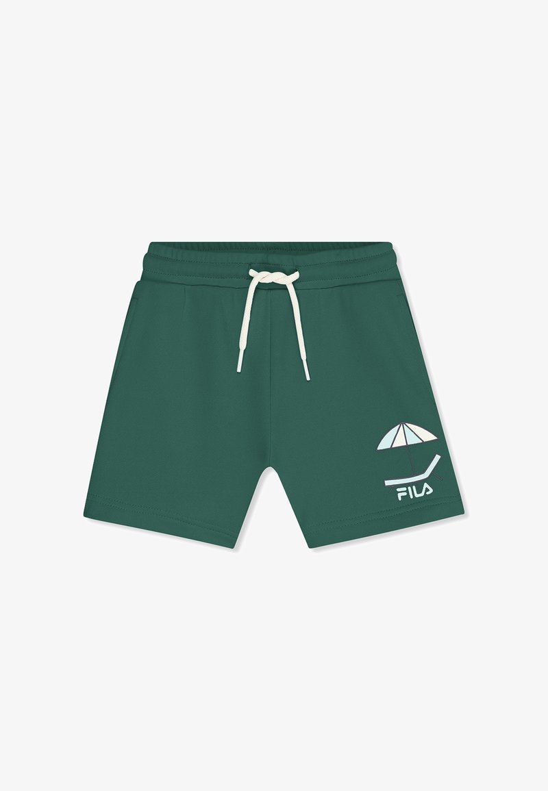 Pantalones cortos con cordón de color verde oscuro, bolsillos delanteros y un gráfico de paraguas de playa blanco y silla reclinable con el logo de FILA en la pierna derecha.