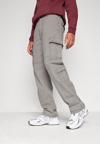 Hollister Co. STRAIGHT HEAVYWEIGHT PANT - Pantalon cargo - charcoal grey