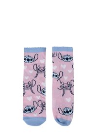 Calzini rosa con accenti blu, caratterizzati da un motivo di personaggi cartooneschi e cuori, realizzati in tessuto morbido e elastico.