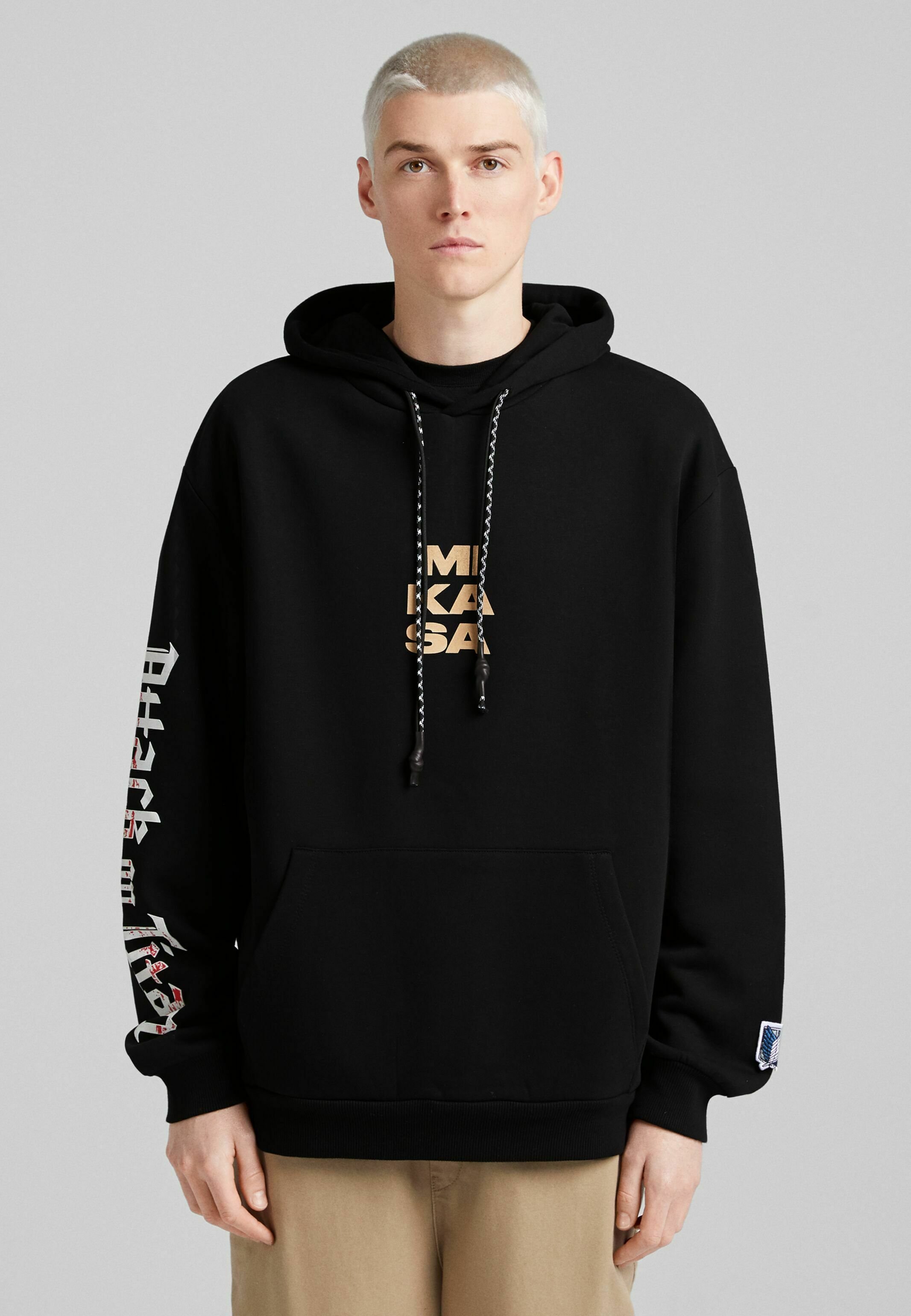 Bershka MIT KAPUZE UND ATTACK ON TITAN PRINT - Felpa con cappuccio -  black/nero - Zalando.it