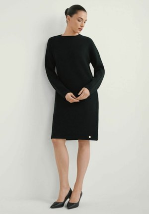 - Sukienka dzianinowa