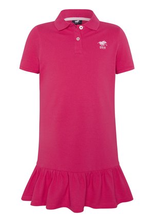 Vestido tipo polo rosa de algodón, con cuello, mangas cortas y un dobladillo con volantes en la parte inferior. Incluye un pequeño detalle de logo.