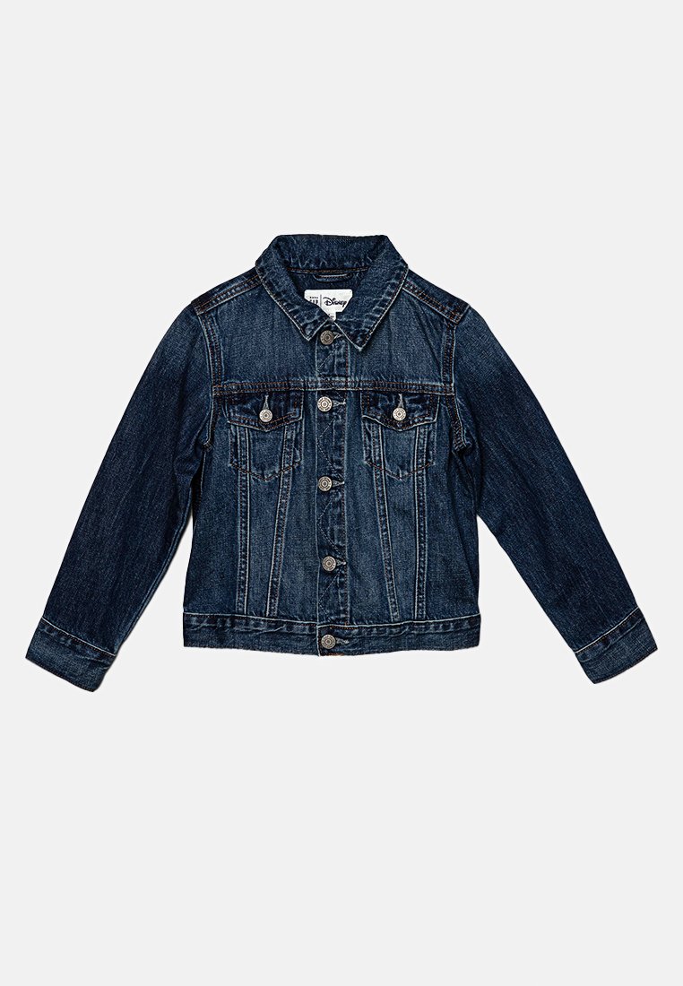 Giacca di jeans blu scuro con colletto classico, maniche lunghe, due tasche sul petto e chiusura frontale con bottoni. Cuciture a vista in evidenza.