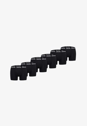 Sechs schwarze Levi's Boxershorts mit gebrandetem elastischem Bund, in versetzter Reihe auf weißem Hintergrund angeordnet.