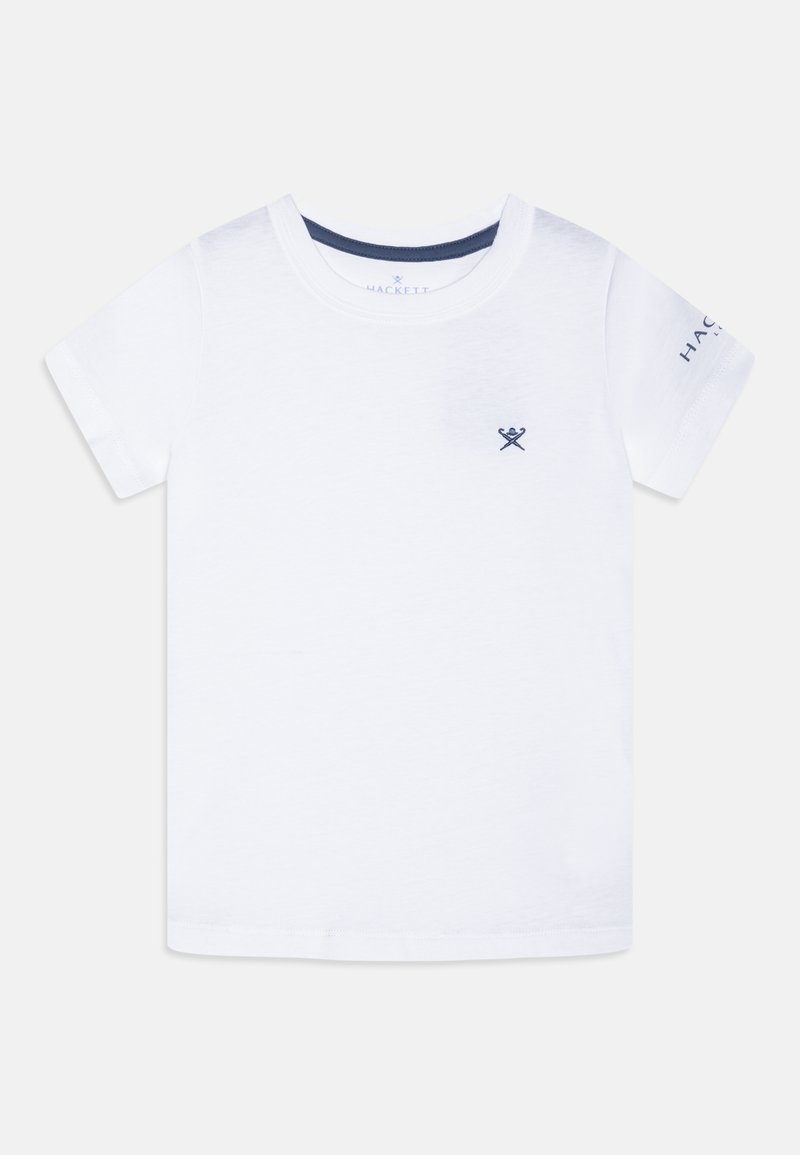 T-shirt blanc à manches courtes avec petit logo bleu marine de rames croisées sur la poitrine et texte bleu marine "HACKETT" sur la manche gauche.