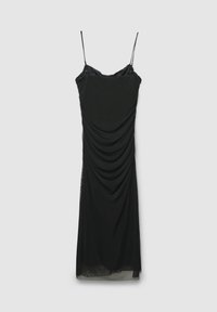 Schwarzes ärmelloses Kleid mit dünnen Trägern, drapiertem Stoffdesign und einem durchsichtigen Überwurf am Saum, mit einem dezenten strukturierten Muster.