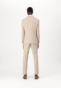 Isaac Dewhirst THE FASHION SUIT  - Kostiumas - beige