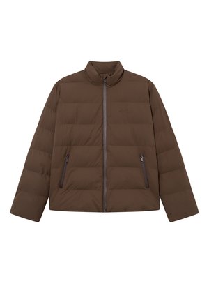 Braune gepolsterte Jacke mit Stehkragen, Frontreißverschluss und zwei Seitentaschen. Das Material wirkt glatt mit einer subtilen Textur.