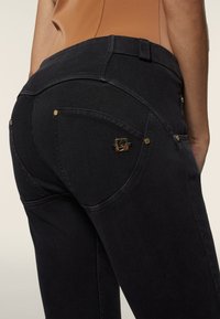 Freddy VITA REGULAR ICE WASH - Vaqueros a campana - nero