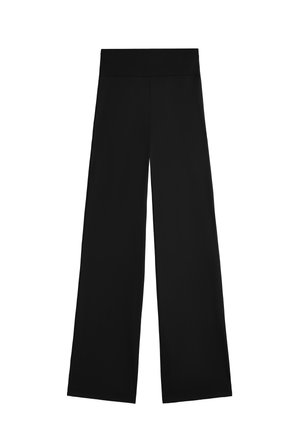 Zwarte wijde broek gemaakt van een gladde stof. Kenmerkt zich door een hoge tailleband en een lange, losse pasvorm zonder zichtbare accenten of patronen.