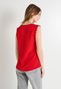 Grain de Malice SANS MANCHES - Blusa - rouge