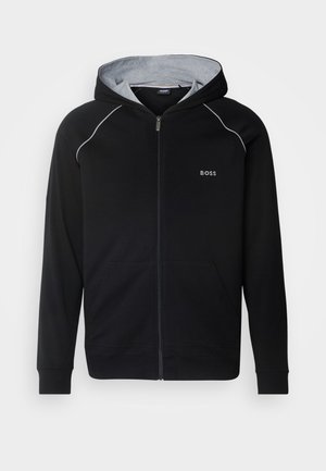 Sweatshirt preto com fecho zip e capuz interior cinza. Apresenta costura em contraste, bolsos frontais e um pequeno logótipo no peito.