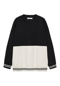 Pull à manches longues noir et blanc avec la moitié supérieure noire, la moitié inférieure blanche, et des poignets et un ourlet rayés noir et blanc.