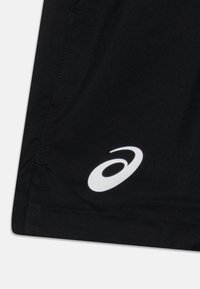 Shorts atletici neri con logo Asics bianco, tessuto liscio e dettagli di cucitura discreti lungo l'orlo e le cuciture laterali.