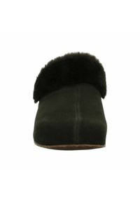 Schwarze Hausschuhe mit einer runden Zehenpartie, weichem schwarzen Pelzbesatz und einem glatten Obermaterial. Verfügt über eine strukturierte Gummi-Sohle für einen guten Halt.