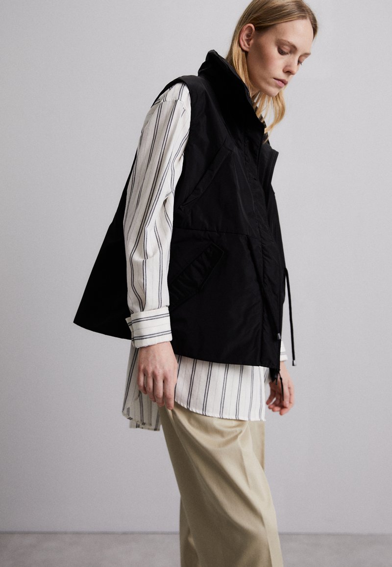 Rian Waistcoat in Nero