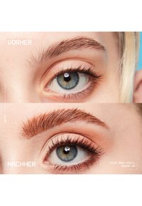 Crayon à sourcils en auburn. Images avant et après montrant des sourcils bien définis. Texture douce, forme de sourcils naturelle et détails clairs des yeux.