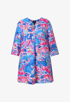 Bunte Damen-Tunika mit Dreiviertelärmeln, die ein abstraktes Blumenmuster in Blau, Pink und Grün auf einer lockeren Passform zeigt.
