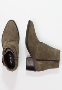 Pavement Ankle boot