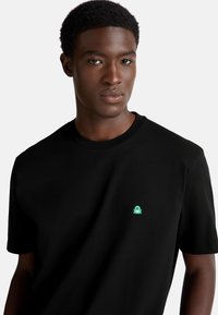 United Colors of Benetton Jednoduché tričko - black