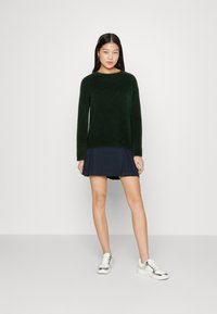 Pieces PCJULIANA O-NECK NOOS - Džemperis - trekking green