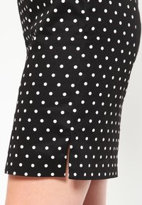 Vero Moda Robe fourreau - black