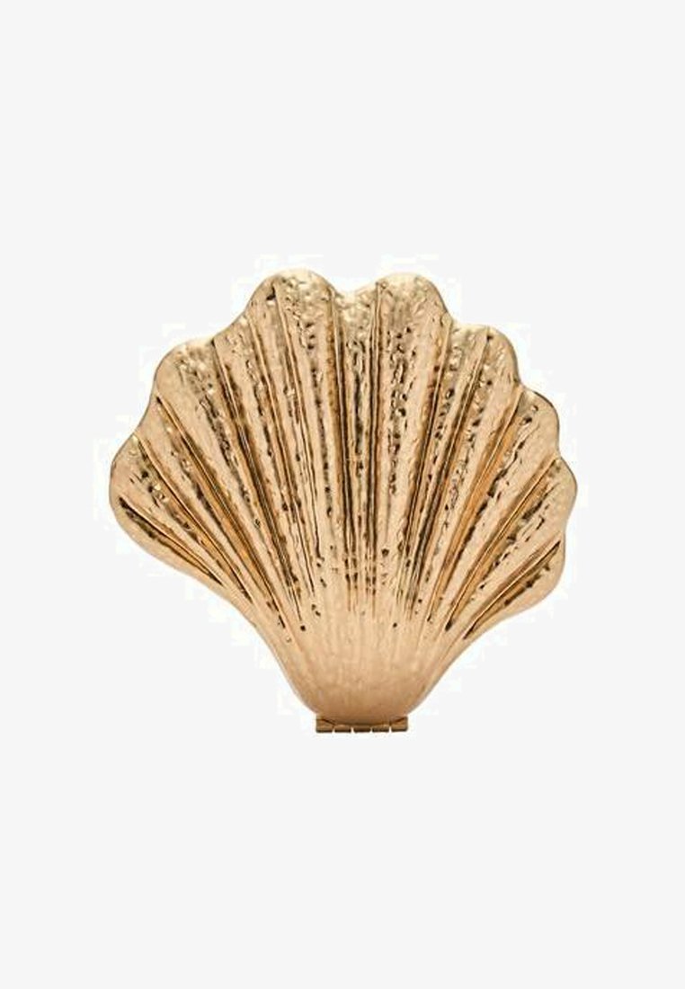 Goudkleurig schelpevormig decoratief stuk met een gematteerd oppervlak en een geribbelde design, voorzien van een vlakke basis voor stabiliteit.