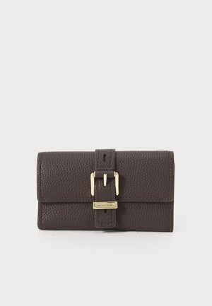 MICHAEL Michael Kors NOLITA FLAP TRIFOLD WALLET - Geldbörse - chocolate