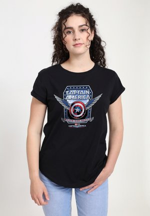 Černé bavlněné tričko s grafickým potiskem štítu a křídel kapitána Ameriky, s červenými, bílými a modrými akcenty. Krátké rukávy.