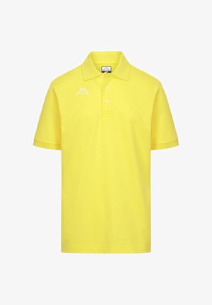 Polo jaune à manches courtes avec col, trois boutons et un petit logo blanc en haut à gauche de la poitrine.