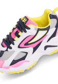 Fila RAY TRACER  - Laufschuh Straße - white/fila navy/sugar plum