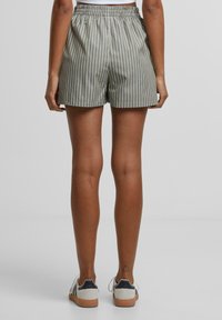 Urban Classics STRIPED  - Šortky - olive white