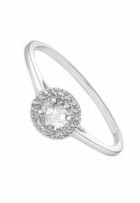 Anillo de plata con una piedra central de corte redondo rodeada por un halo de piedras pequeñas transparentes, con un shank liso y delicado.