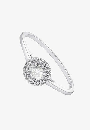 Anillo de plata con una piedra central de corte redondo rodeada por un halo de piedras pequeñas transparentes, con un shank liso y delicado.