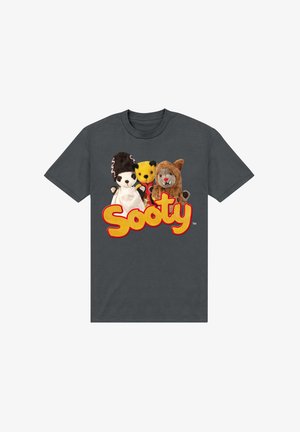 Węglowy szary T-shirt z trzema pluszowymi postaciami i dużymi literami "Sooty" w żółtym i czerwonym kolorze. Standardowy krój z okrągłym dekoltem.