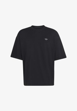 T-shirt noir à manches courtes avec col rond et petit logo tréfle gris Adidas sur le côté gauche de la poitrine.