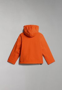 Giacca impermeabile arancione con cappuccio con arricciatura elastica, maniche lunghe e taglio dritto, realizzata in tessuto leggero.