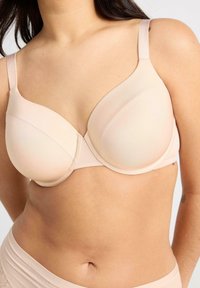 Reggiseno beige con ferretto, coppe lisce e spalline regolabili, caratterizzato da una leggera lucentezza e un design senza cuciture per comfort e supporto.