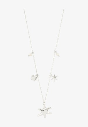Silberne Halskette mit drei seesternförmigen Anhängern und zwei kleinen Perlakzenten auf weißem Hintergrund.