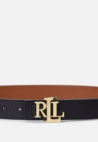 Schwarzer Ledergürtel mit strukturiertem Finish, goldfarbener Metallschnalle mit "RL"-Initialen und kontrastierender brauner Innenauskleidung.