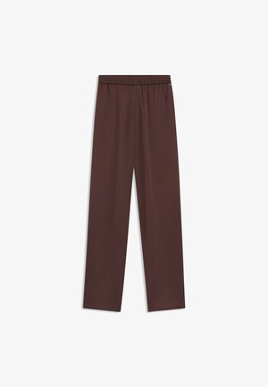 Dunkelbraune gerade geschnittene Hose mit elastischem Bund und dezentem Frontnahtdetail auf einem weißen Hintergrund.