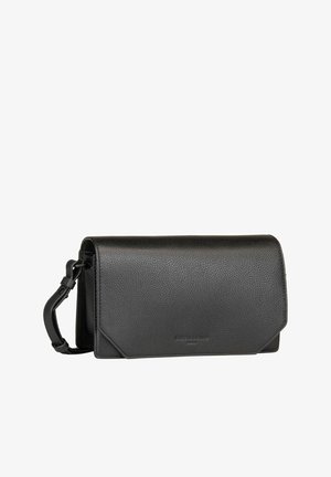 Schwarze Leder-Clutch mit strukturiertem Finish. Verfügt über einen umklappbaren Deckel und einen verstellbaren Schulterriemen. Minimalistisches Design.
